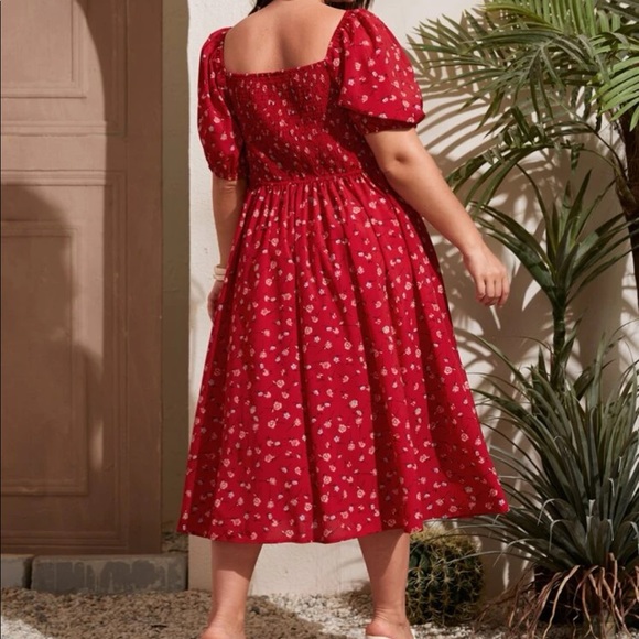 Plus size floral shirred midi dress - Picture 6 of 9